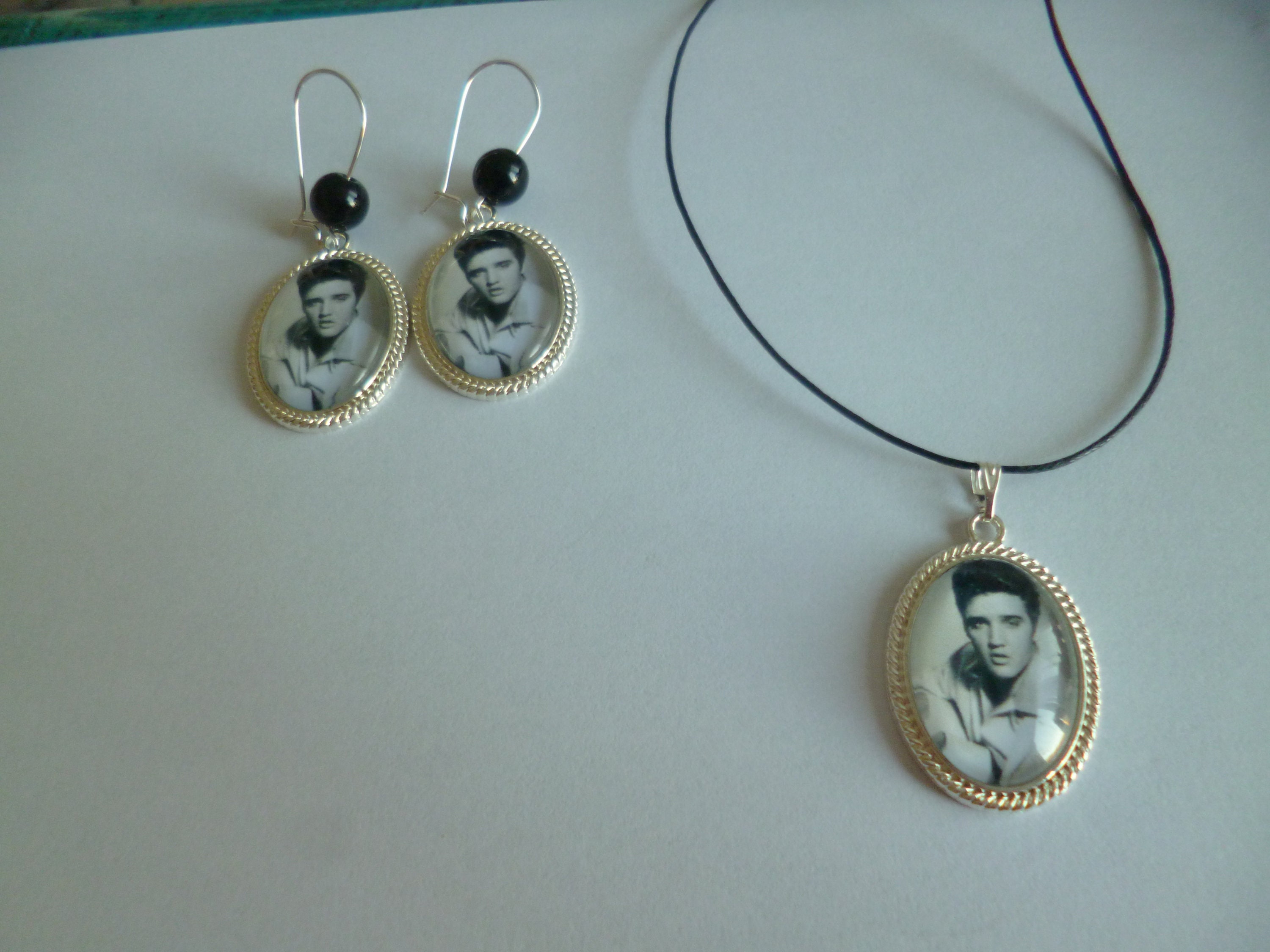 Parure De Bijoux Argentée - Collier Et Boucles D'oreilles Pendantes à Cabochon Noir (18x25mm) - Neuf Sans Emballage