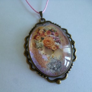 Grosse broche epingle bronze cabochon 4cm dame à la rose - France