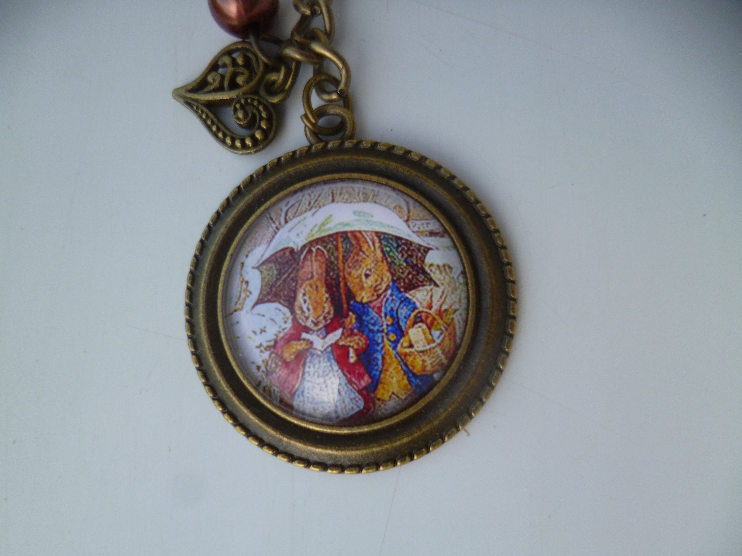 Collier Argent Avec Cabochon Beatrix Potter 25mm - Longueur 56-60 Cm - Neuf Sans Emballage