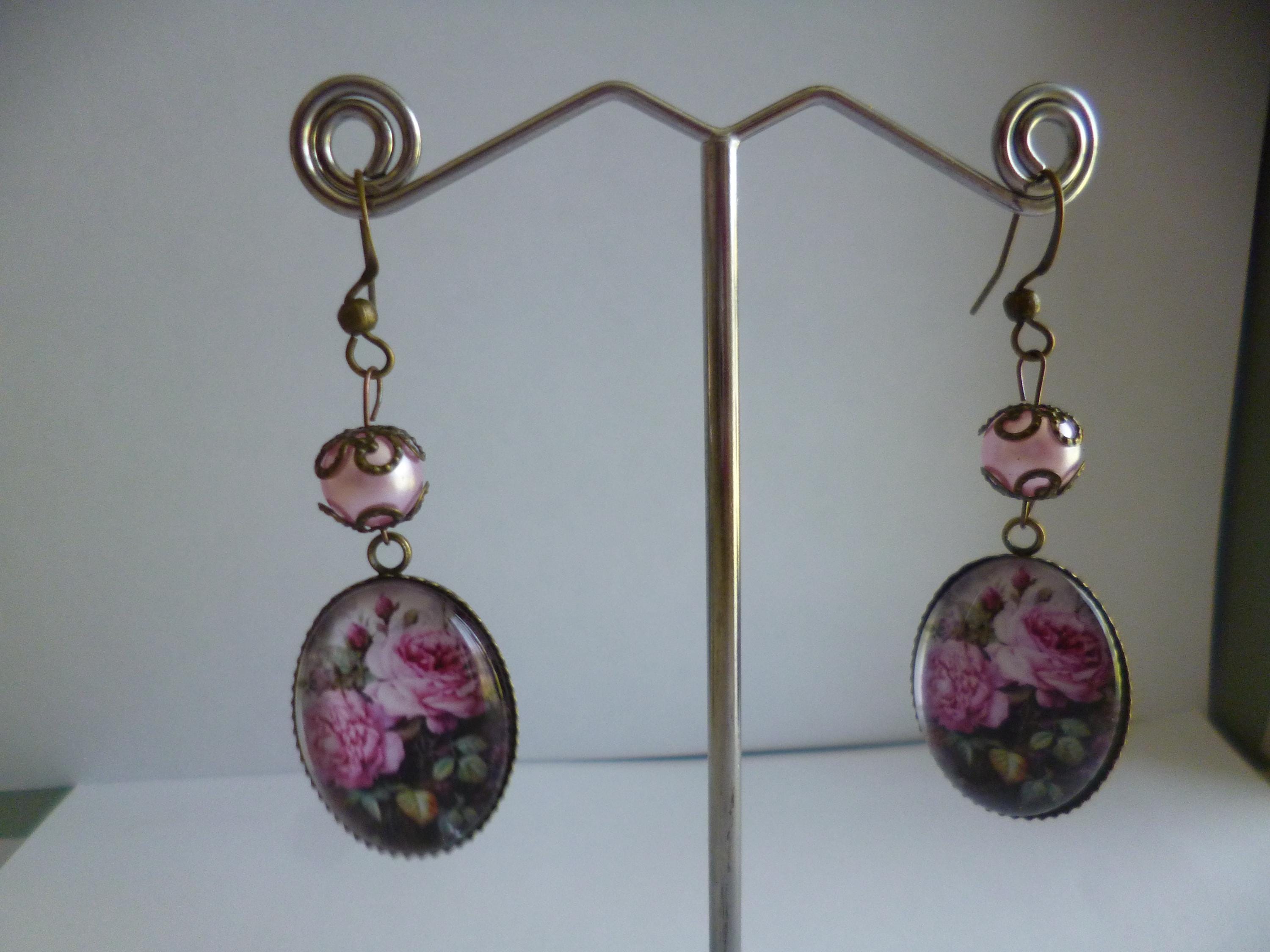 Ancienne Paire De Boucles D'Oreilles Fantaisie – Modèle à Clips