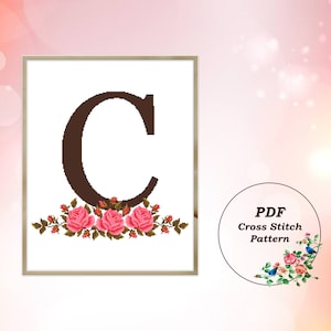 Buchstabe C mit Kranz aus leuchtend roten Rosen - Modernes Kreuzstichmuster PDF, Kreuzstichvorlage, Instant Download #1030