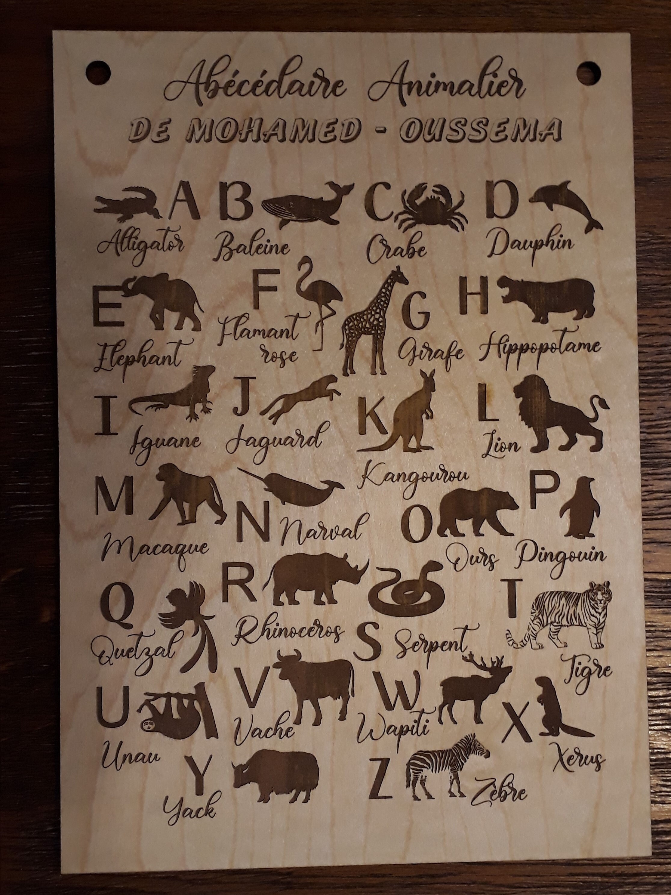 Abécédaire Gravé sur Une Plaque en Erable. Format 30 cm X 20 cm. Modèle Animalier ou Floral. Franco