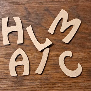 Letras en Madera MDF Cruda, Blanca o Negra. altura 5 cm.