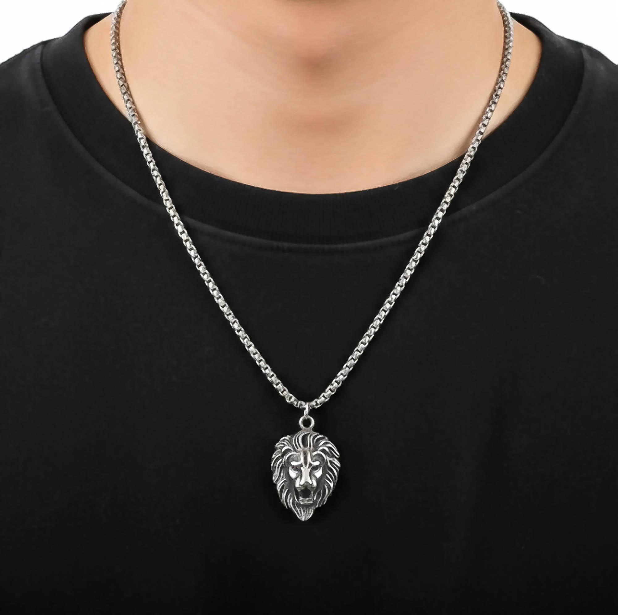 Collana con ciondolo leone e corona in oro 18k: catena a corda con simbolo del potere - Italia