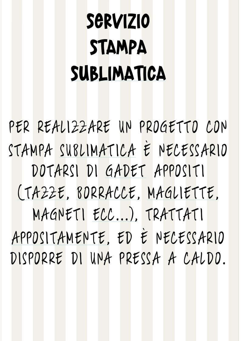 Puede incluir: Texto en blanco y negro sobre un fondo a rayas. El texto dice "SERVIZIO STAMPA SUBLIMATICA" y explica que para realizar un proyecto con impresi&oacute;n por sublimaci&oacute;n, es necesario tener los materiales adecuados y una prensa de calor.