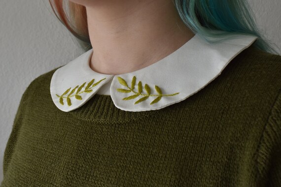 Geborduurd befje voor onder een trui Handgemaakt vintage | Etsy Geborduurd befje voor onder een trui Handgemaakt vintage | Etsy