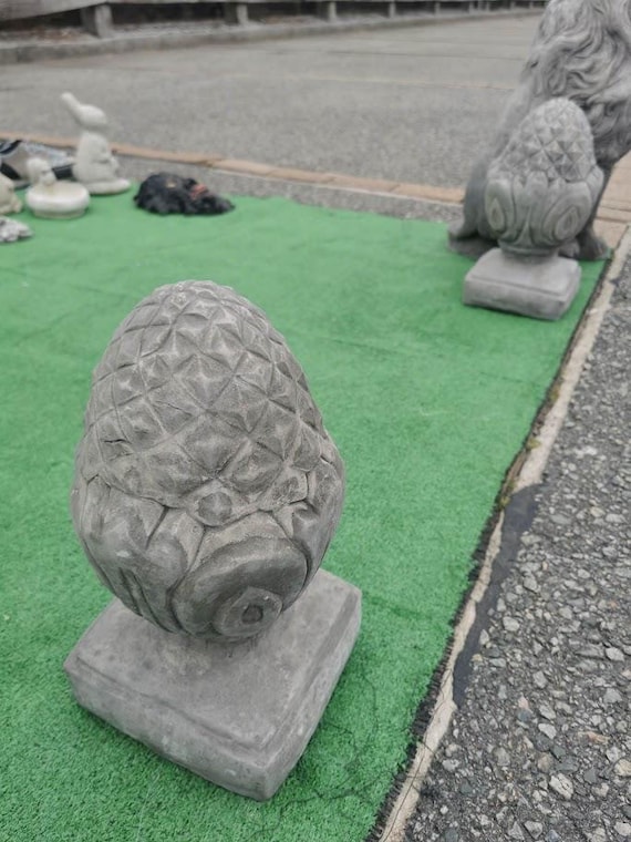 Stone medium acorn wall finial, gate post acorn ball Pineapple Ball