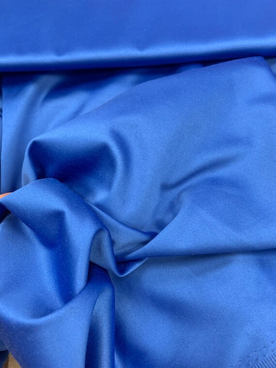 Schwerer, leuchtend blauer Satin mit Elastan, italienischer