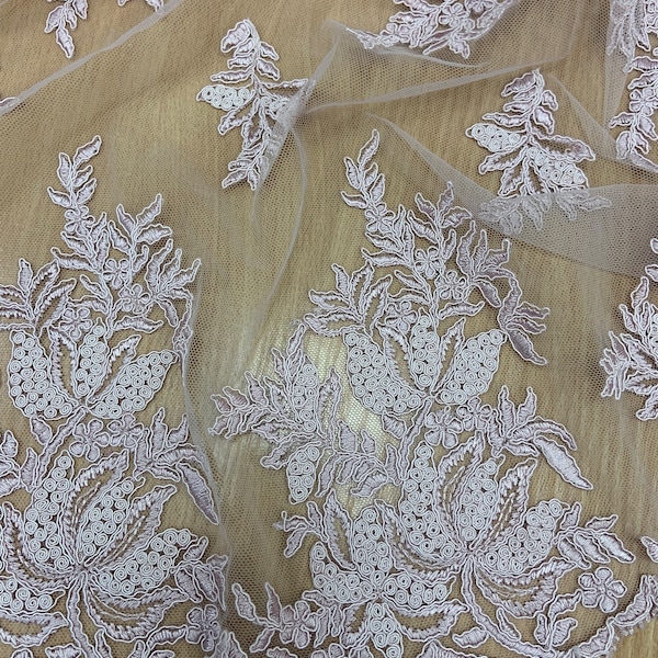 Couleur rose pâle, tissu de dentelle brodée, dentelle Français, dentelle Chantilly pour robes de haute couture faites à la main 100x140 cm