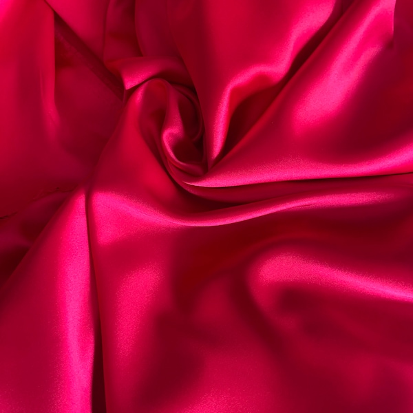 Rose vif lourd( ton fuchsia) satin avec élasthanne Italie célèbre marque tissu 140 cm de large x 50 cm tissu de soie