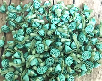 50 green roses in satin.  Small roses.  Rose buds