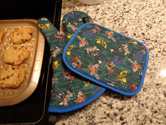 Transformers Circuit Board Oven Mitt and Pot Holder Set