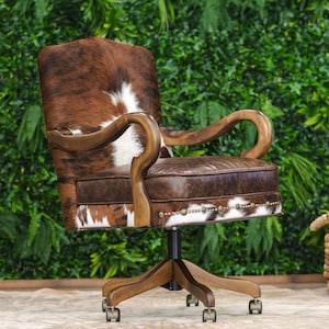 Leather Office Chair with Cowhide Accents – Stylish Comfort with a Rustic Touch