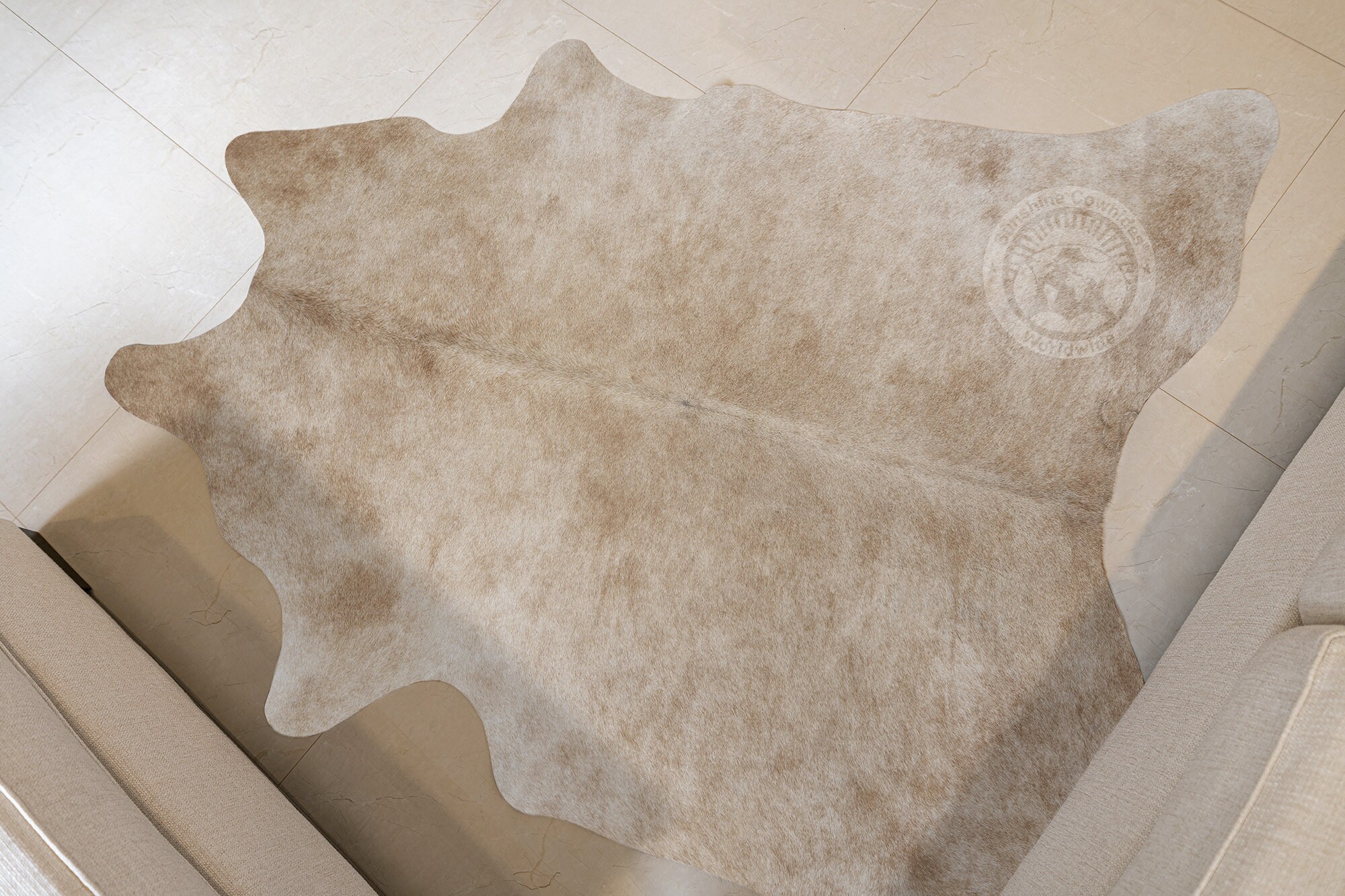 ベージュ牛革ラグ il_1080xN.6726112461_gdog.jpg