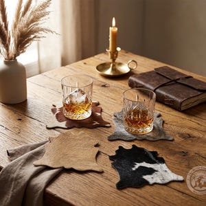 Untersetzer in Kuhfellform | Getränkeuntersetzer aus echtem Leder | Western-Deko | Rustikales Gastgeschenk für Hochzeiten | Einzugsgeschenk Bild 4