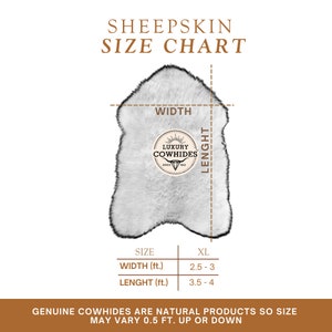 Puede incluir: Un cuadro de tallas de piel de oveja con dimensiones en pies. El cuadro incluye medidas de ancho y largo para una piel de oveja de talla XL. El texto "Luxury Cowhides" est&aacute; en un logotipo circular. El texto "Las pieles de vaca genuinas son productos naturales, por lo que el tama&ntilde;o puede variar 0,5 pies" est&aacute; en la parte inferior.