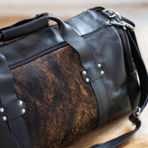Cowhide Duffle Bag – Natural Leather Travel Weekender - 22x15x11'' image 5