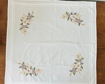 NEVER USED - Vintage handmade embroidery cross stitch tablecloth - Cross stitch tablecloth - Tablecloth with flowers