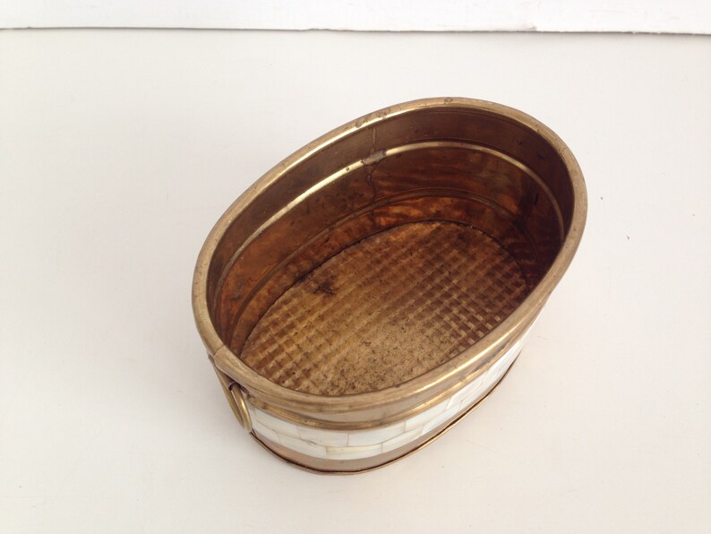 Trinket Box Brass of Mother of Pearl Trinket Box Mother of pearl and brass box