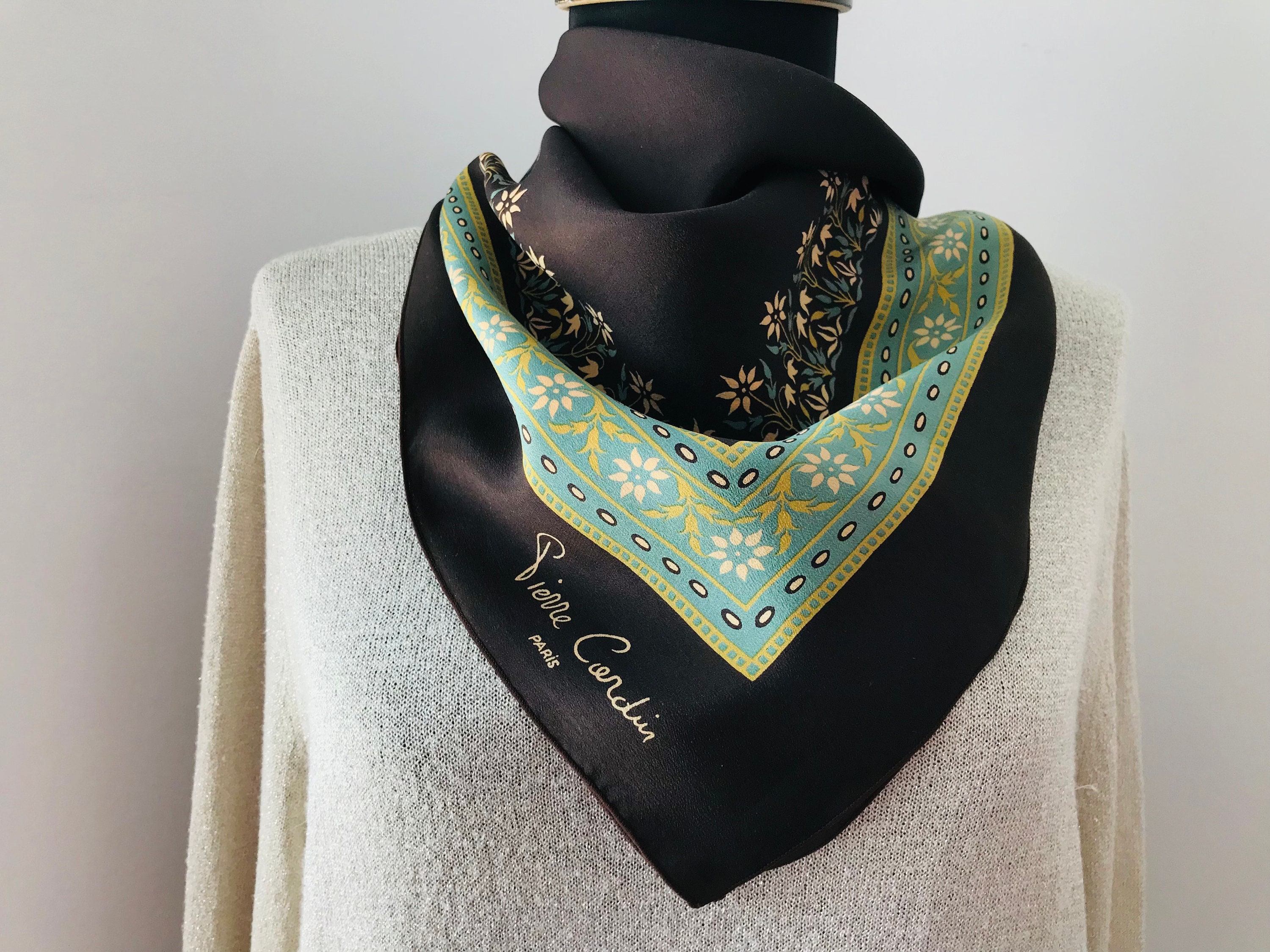 kunstmest speler Vlekkeloos Vintage Pierre Cardin Paris bloemenprint zijden sjaal Pierre - Etsy Nederland kunstmest speler Vlekkeloos Vintage Pierre Cardin Paris bloemenprint zijden sjaal Pierre - Etsy Nederland