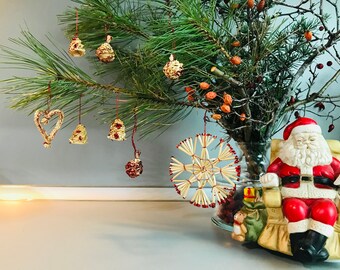 Set of 8 different straw ornaments tree