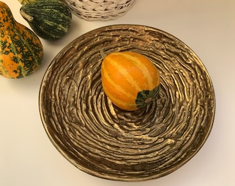 Vintage brass solid bowl - Heavy brass fruit bowl - Brass jewelry dish - Brass relief bowl - Brass dish with ornaments