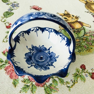 Vintage Vestal Alcobaca Portugal handmålad prydnadskorg - Vestal Alcobaca Portugal blå och vit keramik liten korg