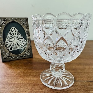 Pedestal candy dish - Glass pedestal dish - Footed bonbon dish