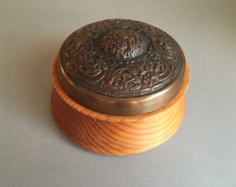ALDRIG ANVÄND - Vintage trälåda med kopparlock - Handgjord smyckeskrin - Smyckeskrin