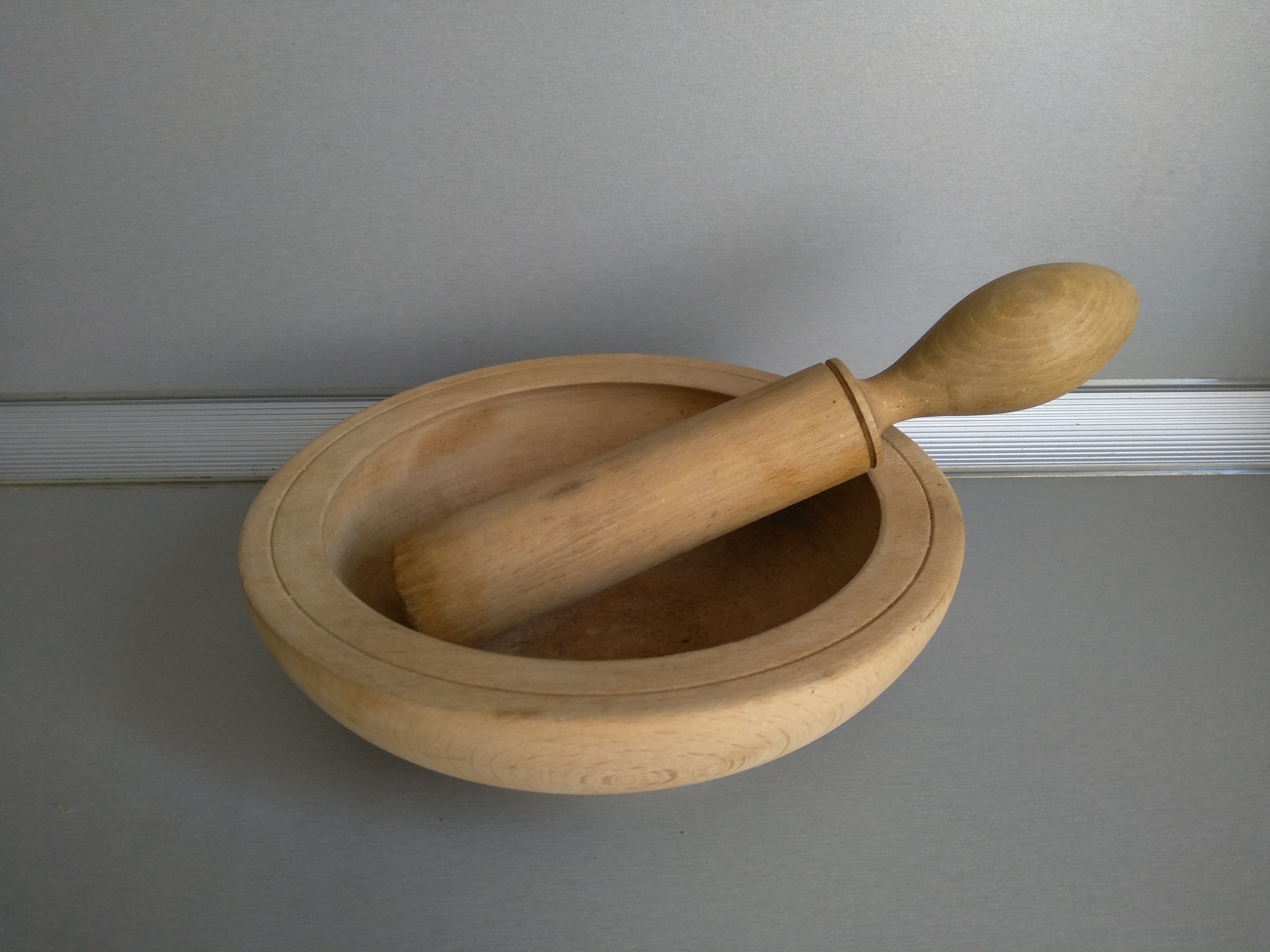 Wood chopping bowl excellent tool 🍚 kitchen table scraps 🧈