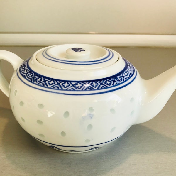 Vintage rice eyes teapot - Vintage rice grain teapot - Chinese blue and white teapot