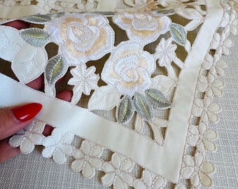 Vintage cutwork embroidery tablecloth with flowers - Machine embroidery tablecloth with flowers (1)