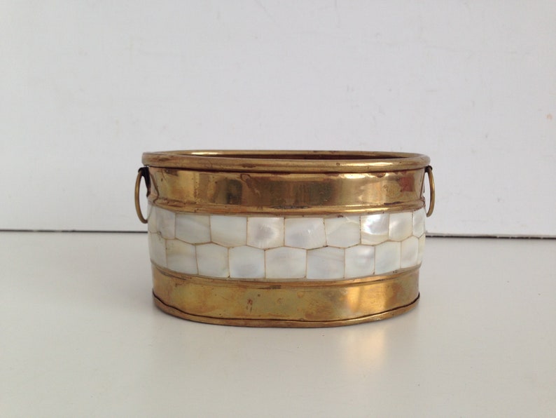 Trinket Box Brass of Mother of Pearl Trinket Box Mother of pearl and brass box