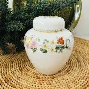 Vintage Wedgwood Mirabelle ginger jar / vase - Wedgwood Mirabelle