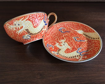 porcelana chinesa pintada à mão - porcelana chinesa - uma xícara de chá ou café porcelana chinesa - desenho em relevo