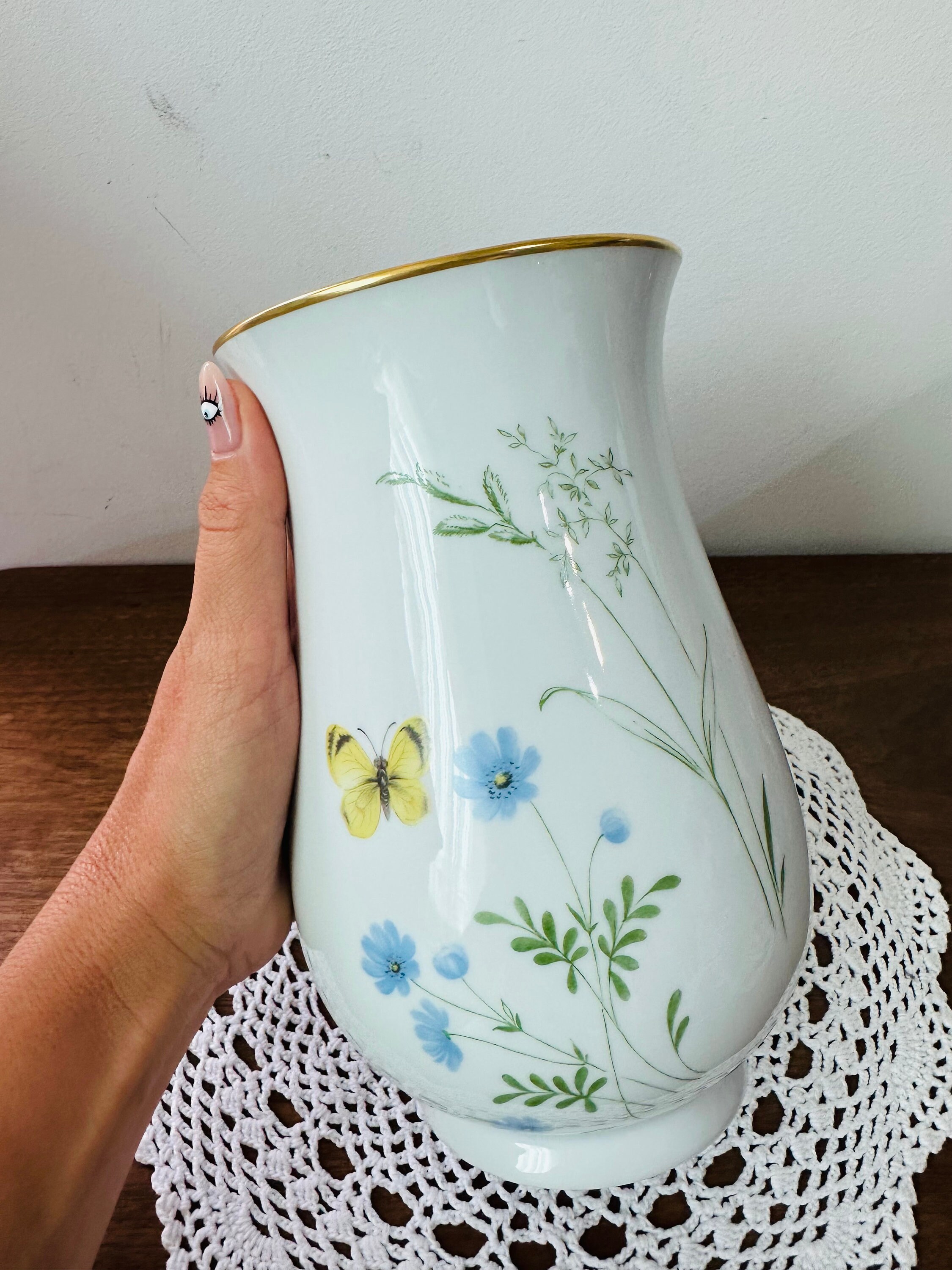 蝶が描かれたヴィンテージのフッチェンロイターの花瓶 - 磁器の大きな