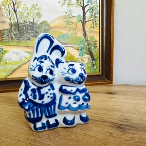 Vintage Gzhel figurine - Blue and white porcelain figurine - Gzhel figurine rabbit (1)