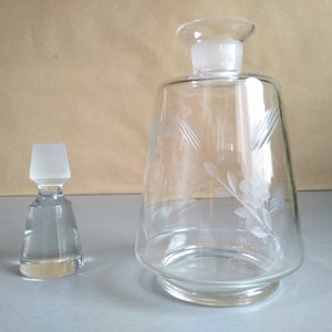 Vintage Glas Karaffe mit Blumenmuster - Vintage Glas Karaffe - Dekanter mit Stopfen - Spirituosen Karaffe - Whisky Karaffe