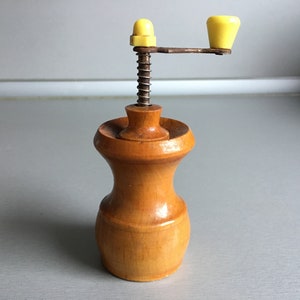 Vintage Pfeffermühle aus Holz - Vintage Pfeffermühle - Holzmühle - Kleine Pfeffermühle - Vintage Küchen - Pfeffermühle