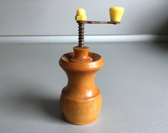 Vintage Wooden Pepper mill - Vintage grinder - Wooden mill - Small Pepper Mill - Vintage Kitchen - Pepper Mill - Pepper grinder