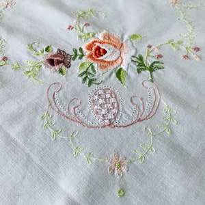 Nappe vintage brodée à la machine