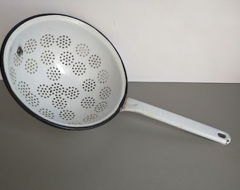 Vintage Colander - Vintage Colander kitchen  enamel - Old sieve - Colander - Strainer enamel -  Kitchen decor - Vintage Sieve