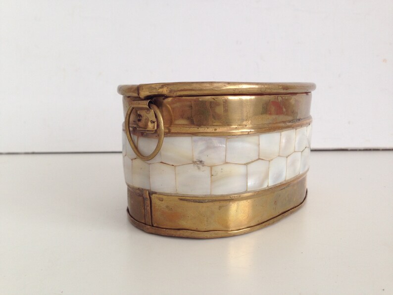 Trinket Box Brass of Mother of Pearl Trinket Box Mother of pearl and brass box