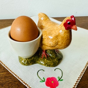 Vintage egg holder with hen - Ceramic easter decoration