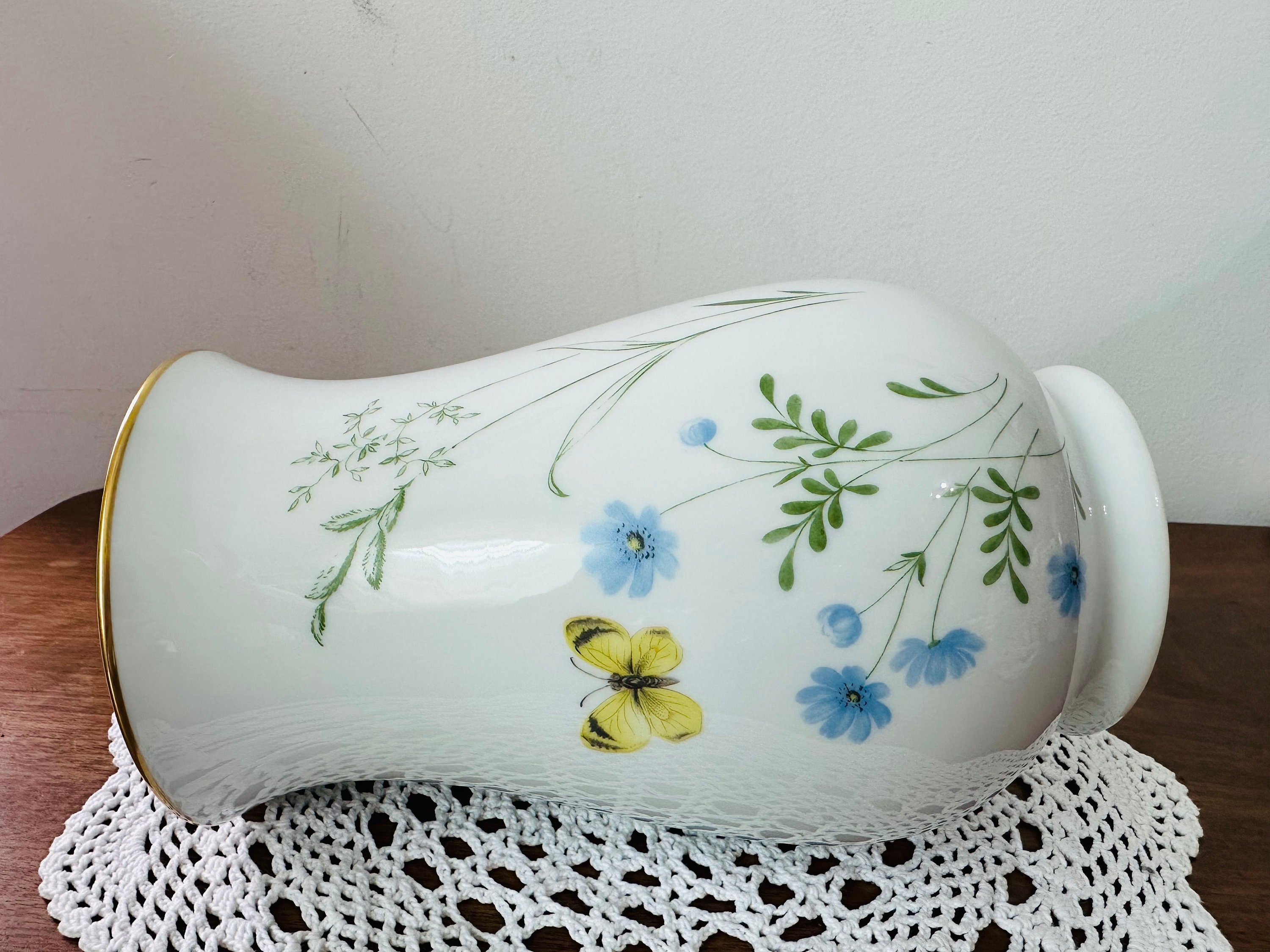蝶が描かれたヴィンテージのフッチェンロイターの花瓶 - 磁器の