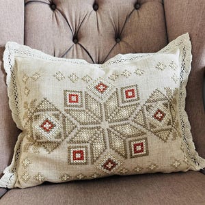 Vintage cross stitch floral pillow - Embroidery pillow - Vintage pillow - (2)