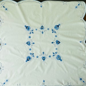 Vintage applique tablecloth - Handmade appliques flowers tablecloth - Embroidered tablecloth
