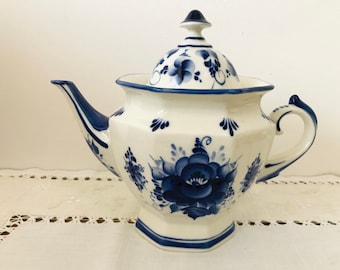 Vintage GZHEL hand painted teapot - Vintage GZHEL hand painted coffee pot - Vintage Russian Blue & White Gzhel Porcelain Teapot