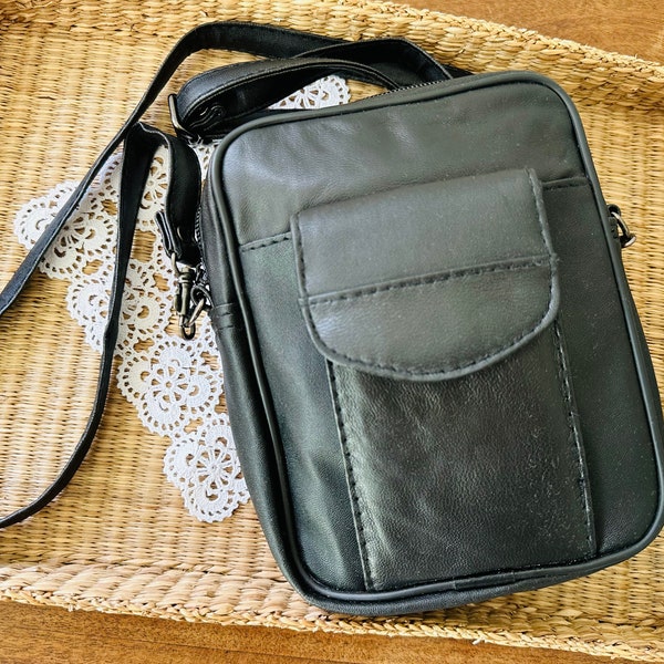 NEVER USED - Men‘s genuine leather crossbody bag