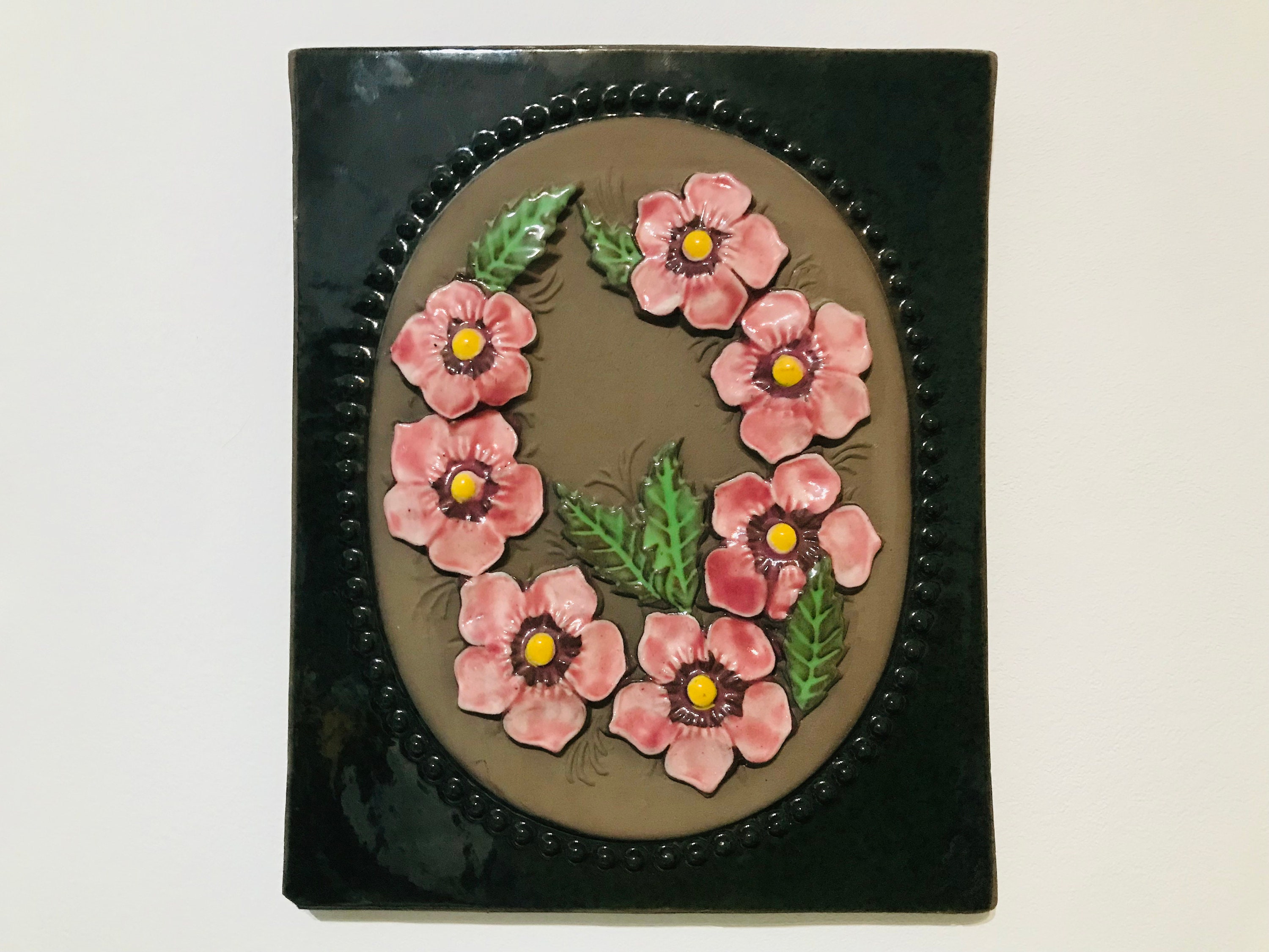 ヴィンテージ Jie Gantofta セラミック壁飾り ピンクの花付き